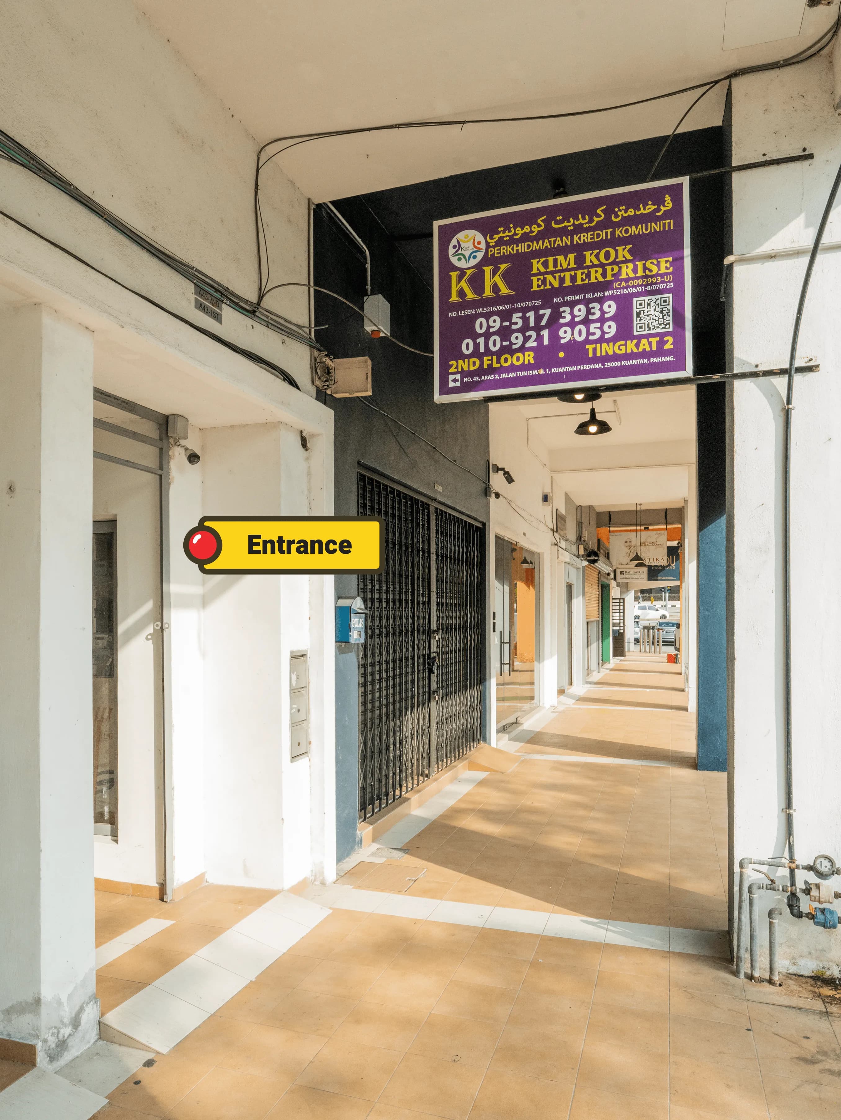Pintu masuk pejabat Kim Kok Enterprise di Kuantan.