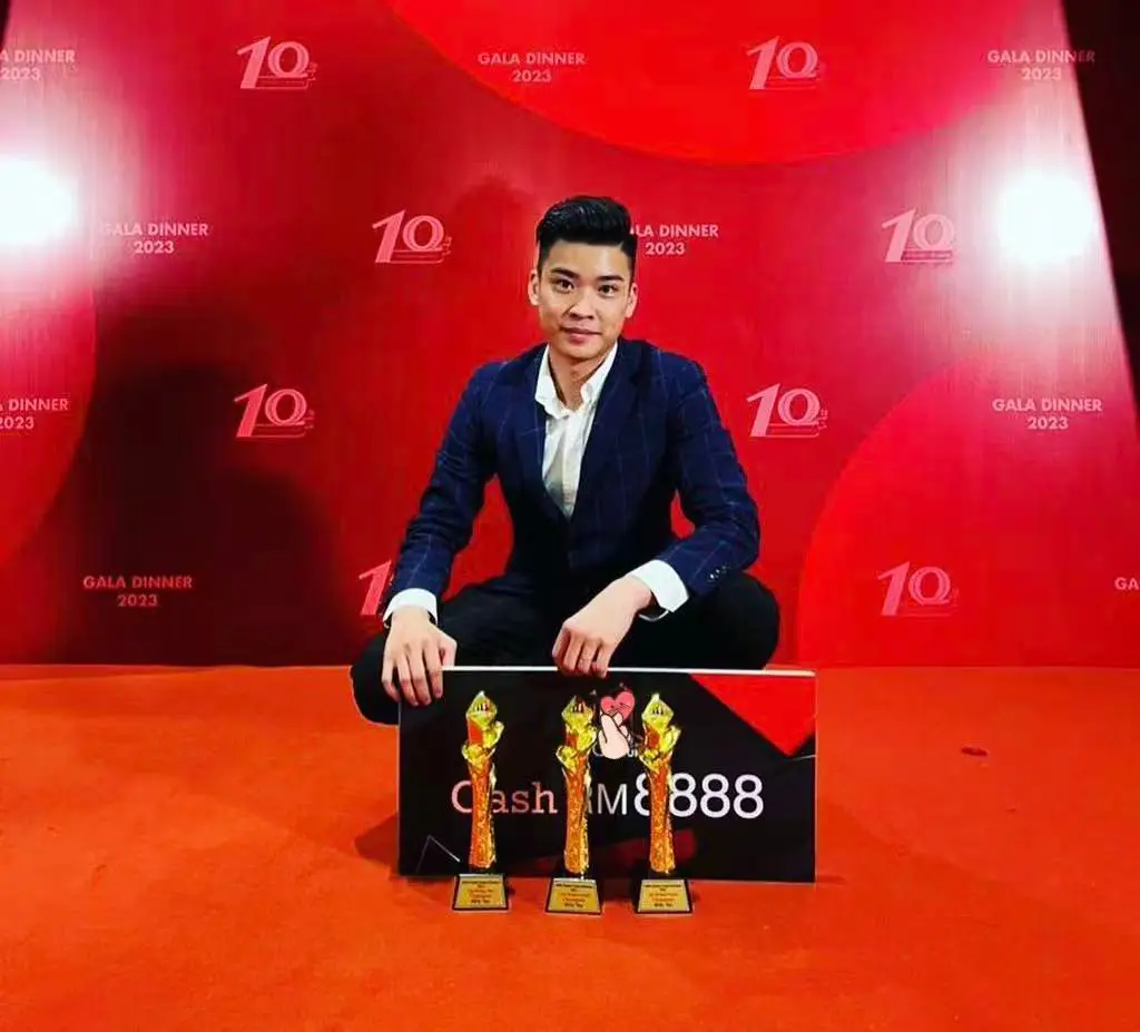 Kim Kok Enterprise Gala Dinner 2023 — trofi anugerah.